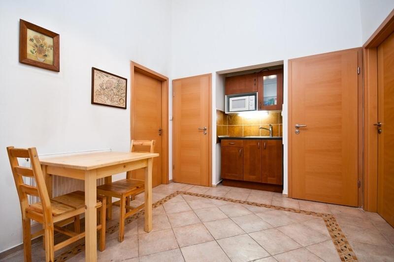 Metropolitan Apartment *